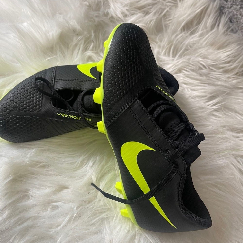 Nike Phantom Soccer Cleats